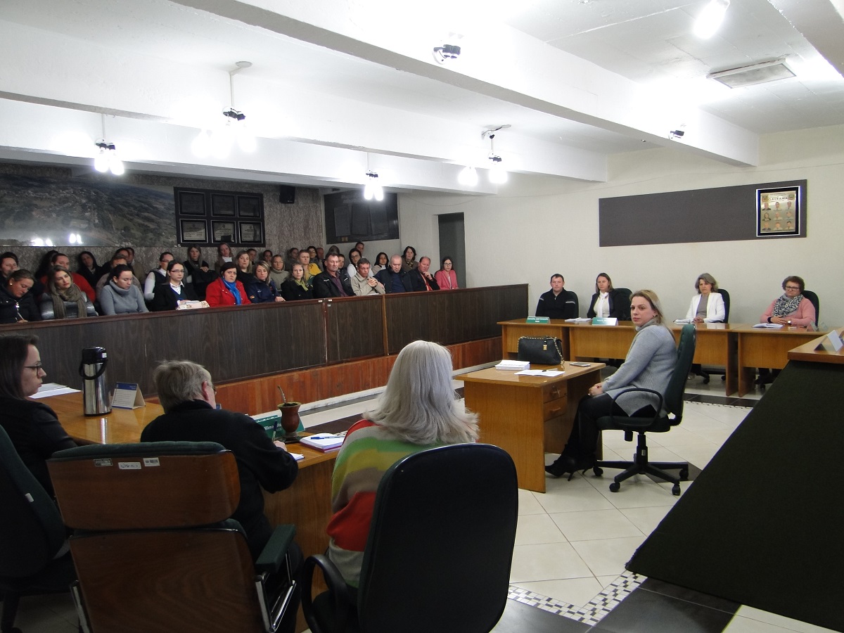 Ir para  <p><big>Na &uacute;ltima segunda-feira, dia 07, o munic&iacute;pio de Gaurama recebeu nas depend&ecirc;ncias da C&acirc;mara Municipal, os representantes das Redes de Apoio &agrave; Escola dos munic&iacute;pios...